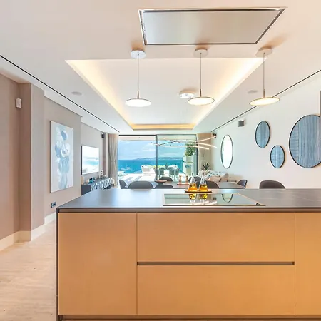 Luxury Front Line Apartament *